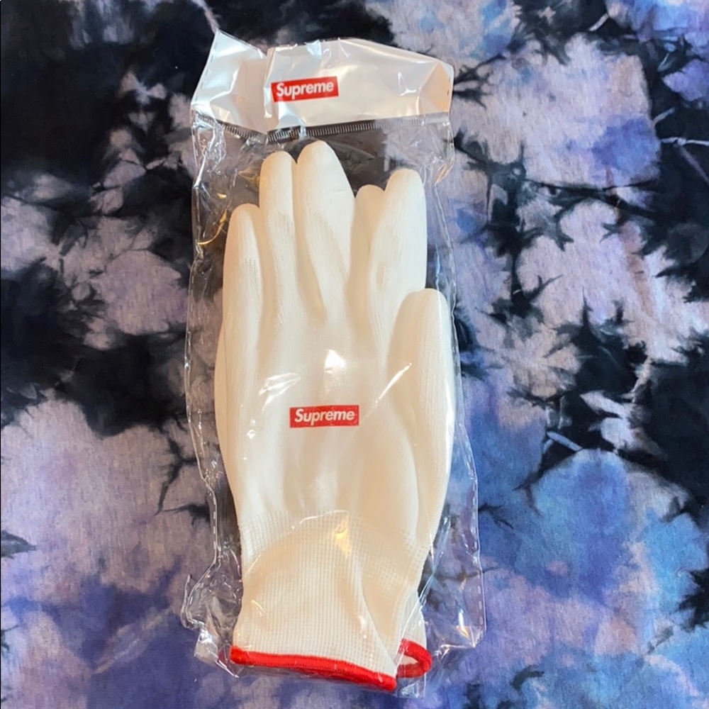 Supreme rubberized gloves